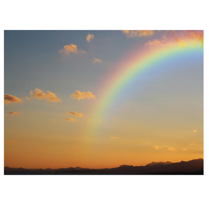 夕日に虹がかかった神秘的な画像